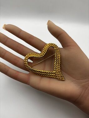 Vintage Large Textured Gold Tone Rope Twist Open Heart Brooch